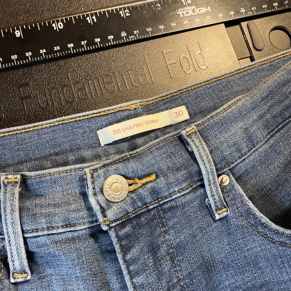 Levi's 311 Shaping Skinny Jeans Womens 30 Blue Medium Wash Denim Casual Everyday